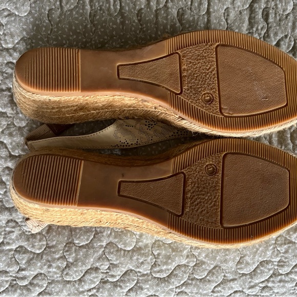 Eric Michael, Perforated design, Ivory, Open toe, Wedge, Euro Size 41 - Picture 4 of 6